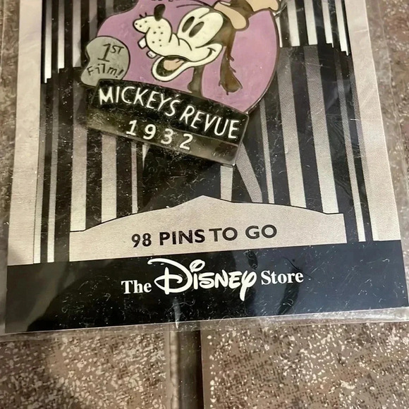 Countdown to Millennium Goofy Trading Pin - Picture 3 of 6